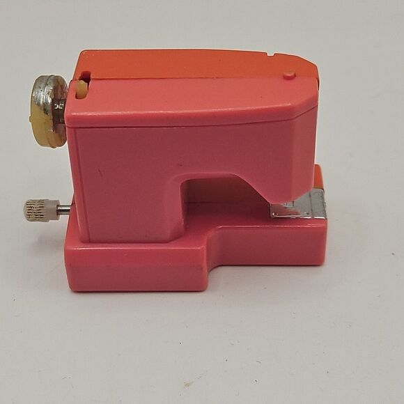 Vintage Barbie Wind Up 1980s Sewing Machine Miniature - Picture 3 of 15